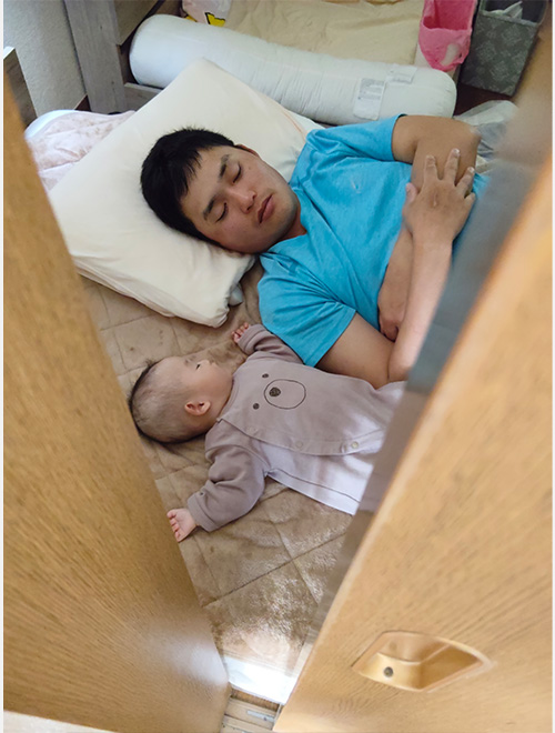 お父さんとねんね