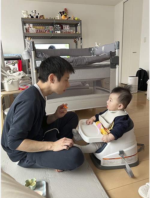 離乳食始まりました。